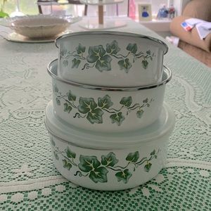 Vintage Enamel Nesting Bowls / Pots - Calloway Green Ivy -3 piece set with bonus